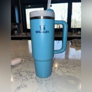 30 oz tumbler Stanley, color splash, small not very visible scratches,